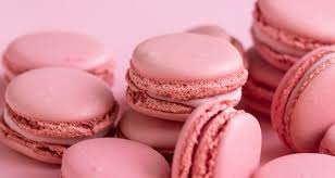 Macaron à la framboise avec ganache onctueuse - Pâtisserie artisanale Paris